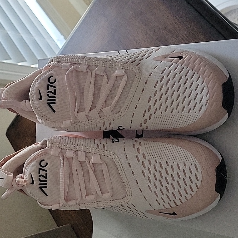 Nike Women's Air Max 270 Light Pink Sneakers. Brand New In Box - Picture 2 of 6